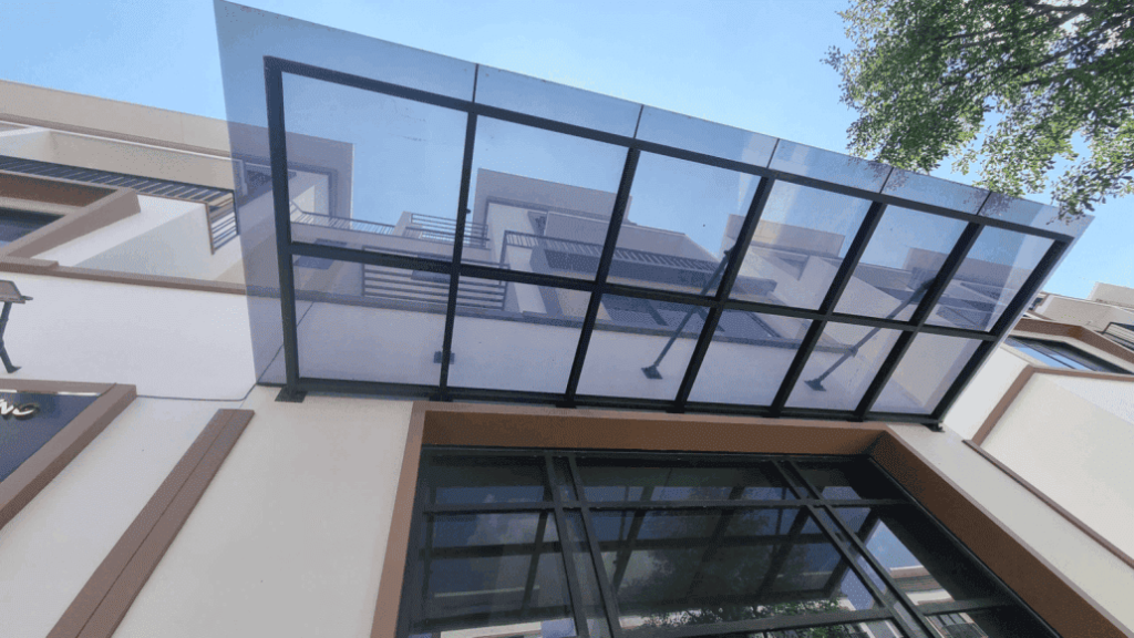 Đơn vị thi công mái Poly chuyên nghiệp